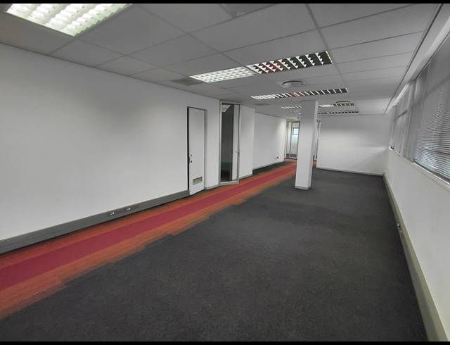 209M² OFFICE TO LET IN BRYANSTON